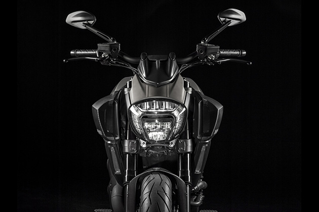 2015-Limited-Edition-Ducati-Diavel-Titanium-3