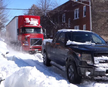 Ford F-150 rescues stuck semi in snowbound Chicago