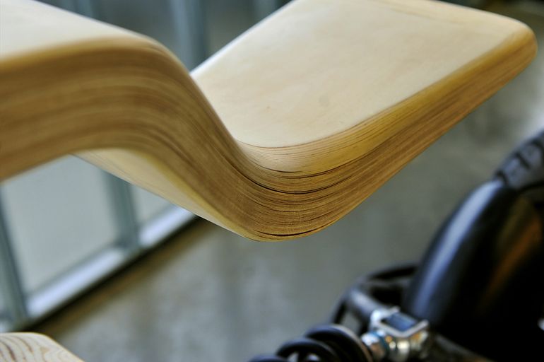 e-raw-electric-motorcycle-wood-seat-10
