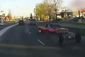 Dodge Dart Driver Loses Rear Axle While Showing Off (VIDEO)