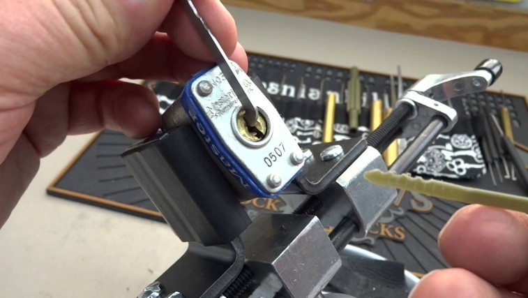 Unlocking a Master Lock With a Plastic Zip Tie!
