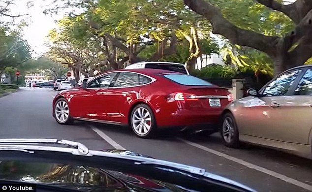 Tesla A Self-Parking Fail
