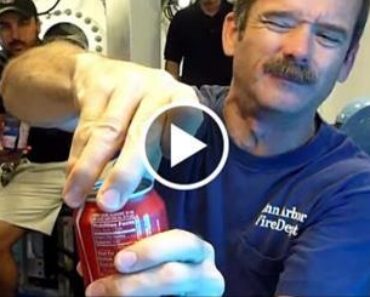 Shaking and Opening a Soda in a Submarine on the Ocean Floor!