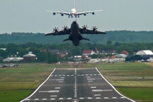 IMPRESSIVE This Airbus A400M Pilot Takes Off Right Before A380 Lands On The Runway!