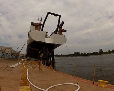 Ship Launch gone wrong at Marinette Wisconsin dock – viral!
