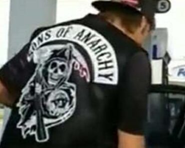 Biker Makes Dude Take Off “Sons Of Anarchy” Vest His Girlfriend Gave Him As A Gift!