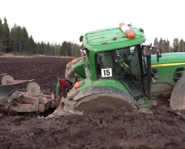 John Deere 7530 Successfully Salvaged By Case IH Tractor From A Deep Mud!!