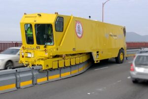 The Golden Gate Bridge’s Road Zipper is an Awesome Traffic Control Vehicle!