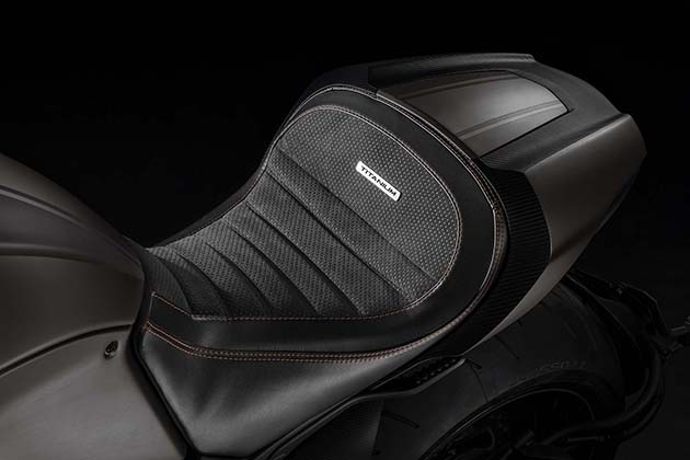 2015-Limited-Edition-Ducati-Diavel-Titanium-6