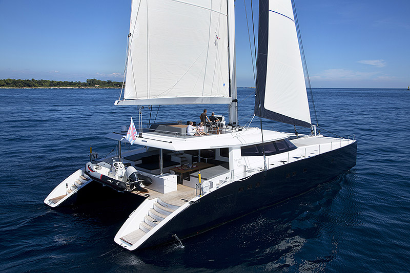 catamarans,5,sunreef-80-carbon-line-exterior-02