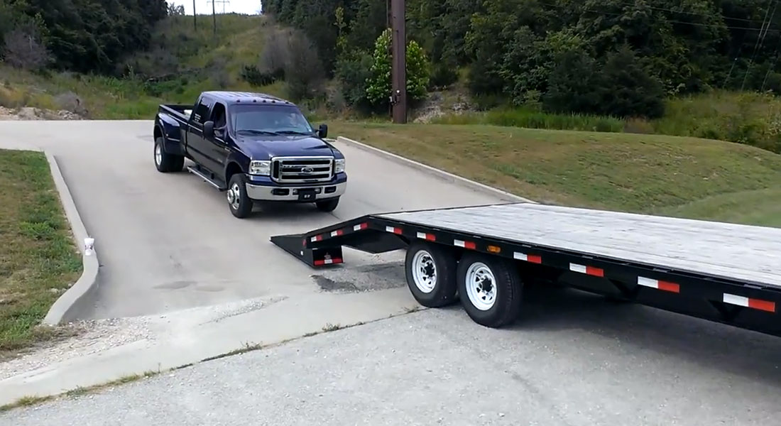 ford-superduty-pickup-truck-trailer-loading-fail