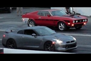 Ford Mustang Mach1 VS Nissan GTR!!