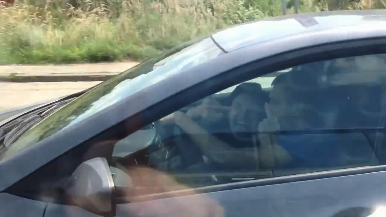This Is What Happens If You Show The Middle Finger To The Wrong Driver…