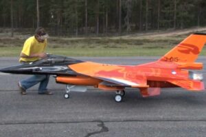 Awesome 1/4 Scale Model RC Of The Jet F-16 “Fighting Falcon”!