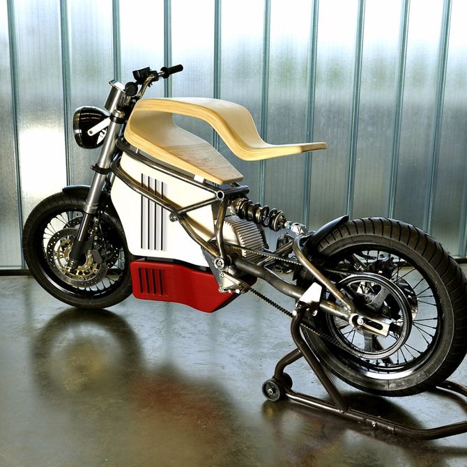 e-raw-electric-motorcycle-wood-seat-2