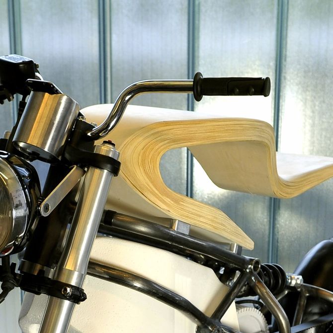 e-raw-electric-motorcycle-wood-seat-7