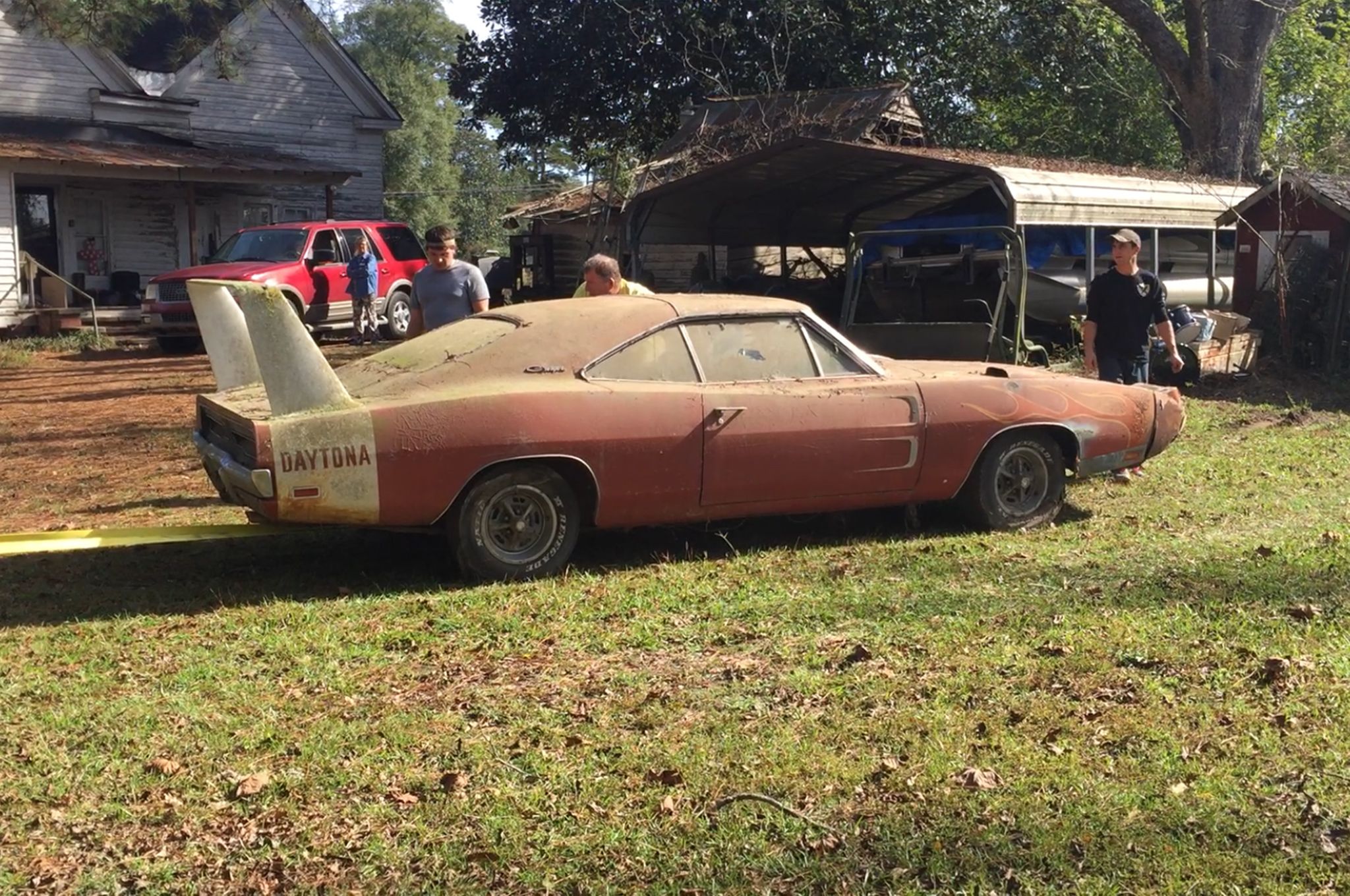 barn-find-1969-dodge-charger-daytona-to-be-auctioned-for-the-highest-bidder_4