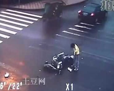 Kung Fu biker wins in a traffic accident in China!