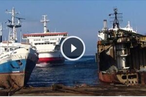 Watch A Ship BEACH ITSELF Before It Is Cut To Pieces!