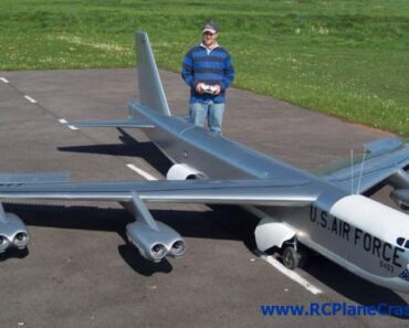 Giant Scale B-52 R/C Plane Crash!