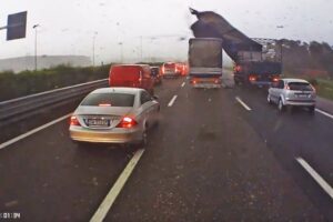 Tornado On The Road! – Dramatic Footage!