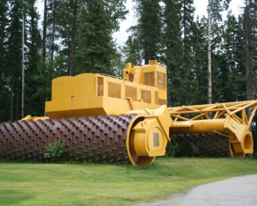 This is the biggest tree crusher in the world, massive machinery!