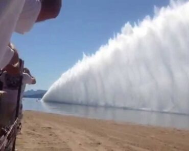 Check Out Largest Wall Of Water Created By Top Fuel Drag Boats!