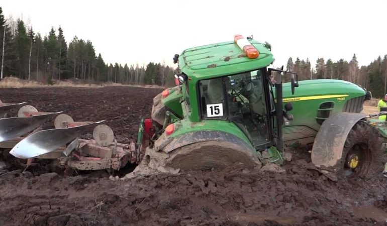 john-deere-7530-successfully-salvaged-by-case-ih-tractor-from-a-deep-mud-2zqb07x9yo6juxvkmhd4ay