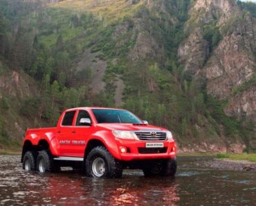 Arctic Truck Toyota Hilux – A badass truck 6×6