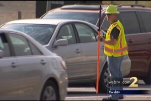 Cops Dress As Construction Workers To Bust Texting Drivers!